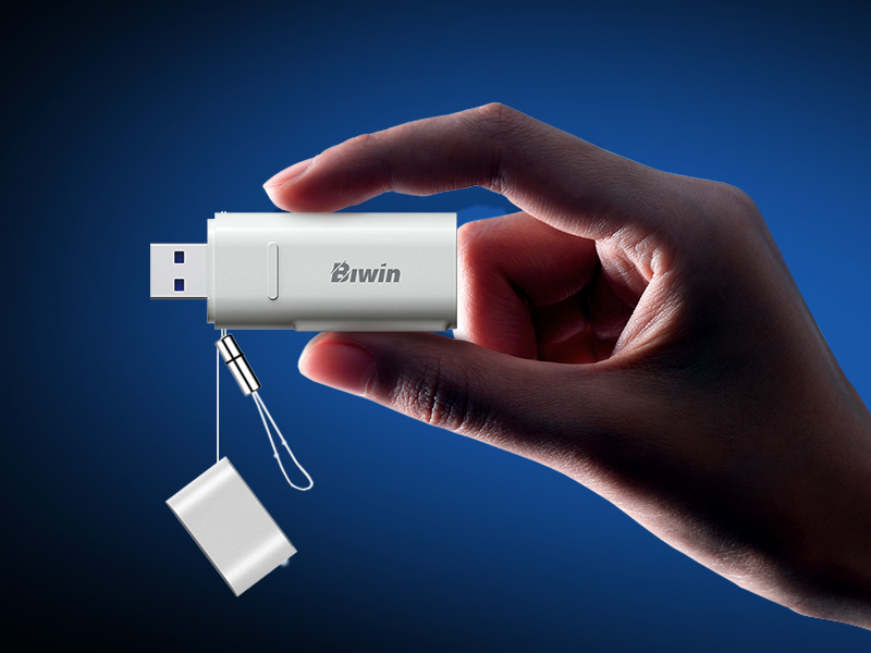 4-biwin-rc210-sd-card-reader-with-a-lightweight-design-and-an-integrated-lanyard-for-effortless-portability